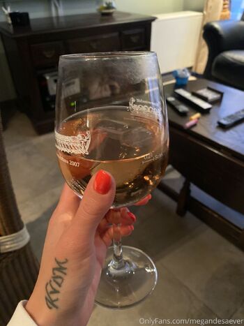 Mega / megandesaever nude photo #14