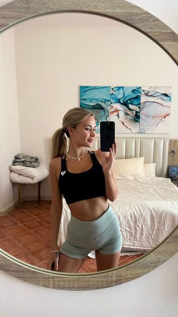 Mega / megandesaever nude photo #36