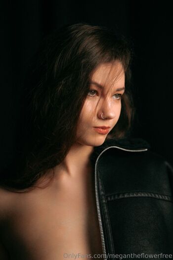 Megan the Flower FRE / megantheflowerfree nude photo #2