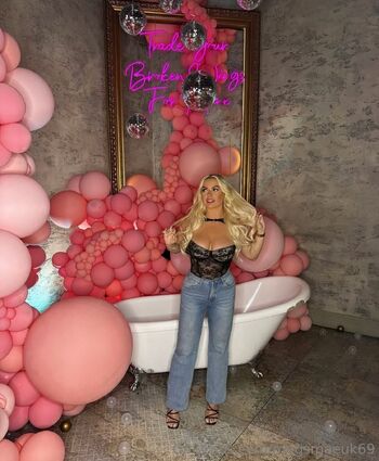 Meg / megsmaeuk69 / megs_world_x / megs_world_xx nude photo #1