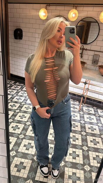 Meg / megsmaeuk69 / megs_world_x / megs_world_xx nude photo #3