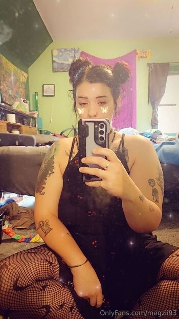 Melody Moo / megzii93 nude photo #1