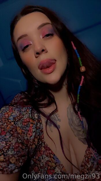 Melody Moo / megzii93 nude photo #12