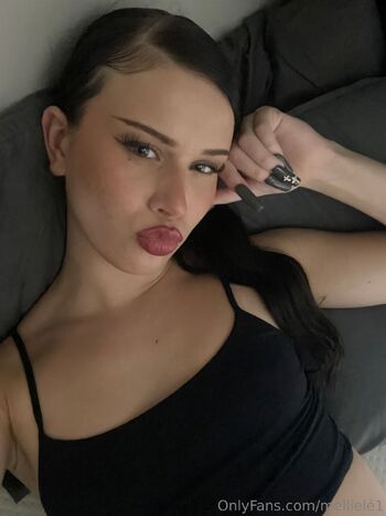 Melli / melliele1 nude photo #2
