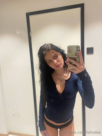 Melli / melliele1 nude photo #6