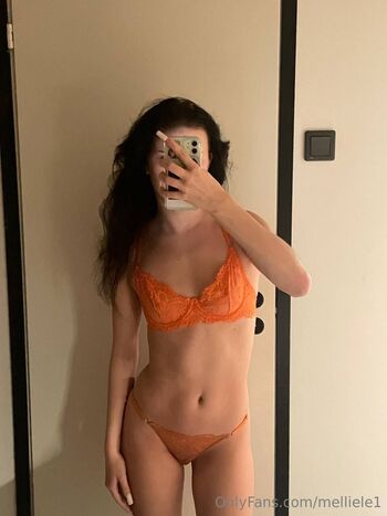 Melli / melliele1 nude photo #7