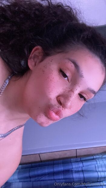 Mel / melodyhours nude photo #4