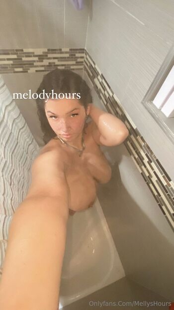 Mel / melodyhours nude photo #8