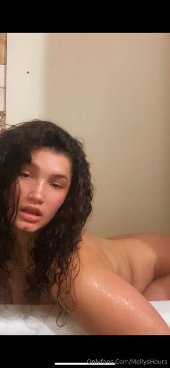 Mel / melodyhours nude photo #13