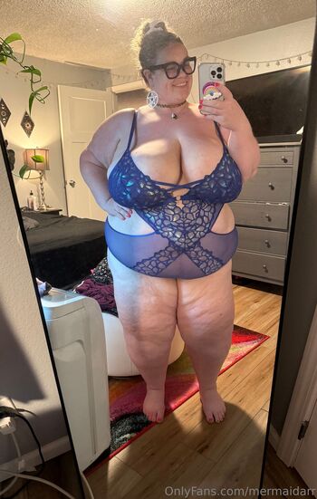 Arriana / mermaidarr nude photo #1