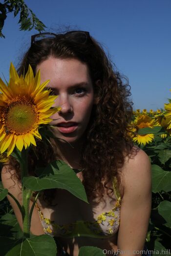 Mia / mia.hill nude photo #10