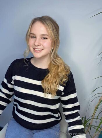 Mia / mia.myrrr nude photo #5