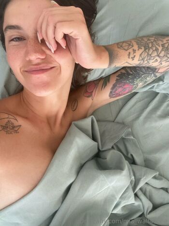 Mia Wallac / mia_wallaceee nude photo #3
