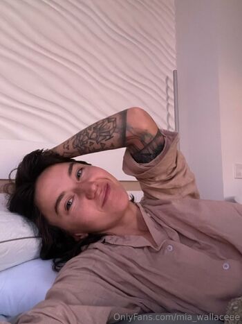 Mia Wallac / mia_wallaceee nude photo #5