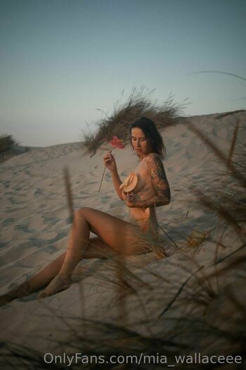 Mia Wallac / mia_wallaceee nude photo #13