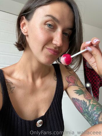 Mia Wallac / mia_wallaceee nude photo #24