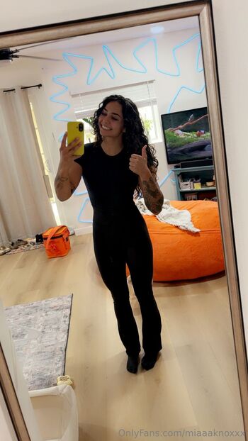 Mia Kno / miaaaknoxxx nude photo #1