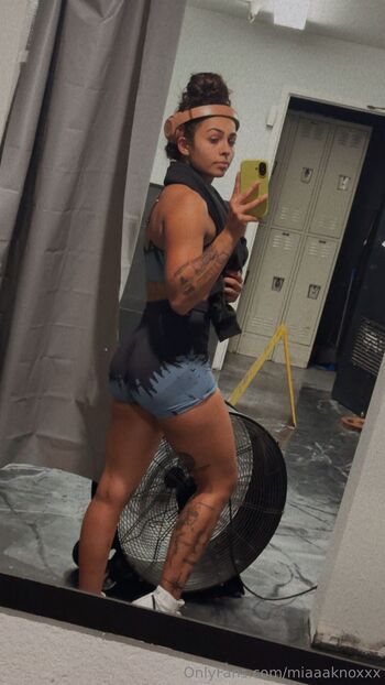 Mia Kno / miaaaknoxxx nude photo #2