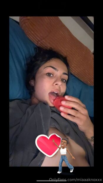 Mia Kno / miaaaknoxxx nude photo #4