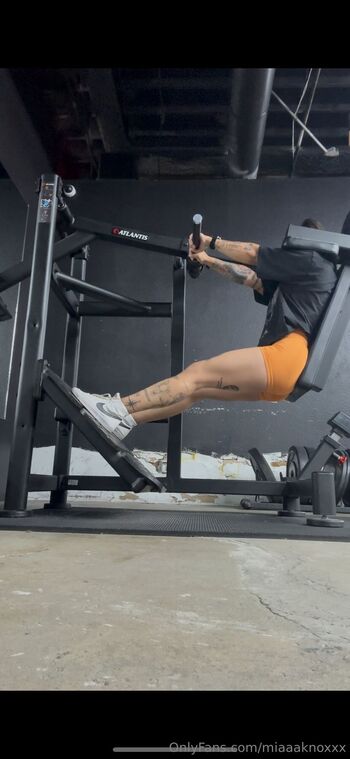 Mia Kno / miaaaknoxxx nude photo #7