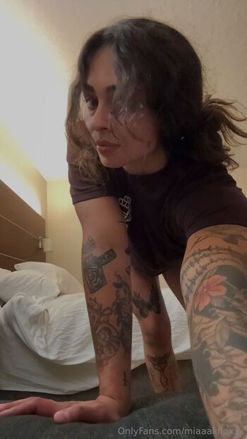 Mia Kno / miaaaknoxxx nude photo #10