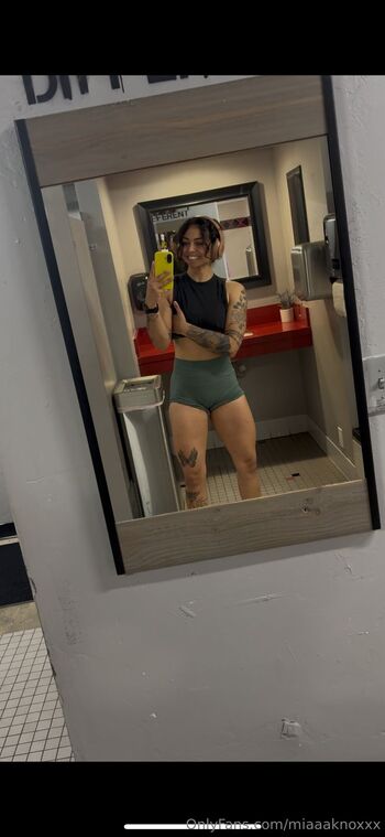 Mia Kno / miaaaknoxxx nude photo #12