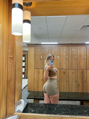 miaadv nude photo #3