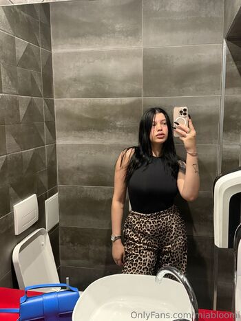 Mia Bloo / miabloomi nude photo #3