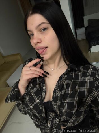 Mia Bloo / miabloomi nude photo #11