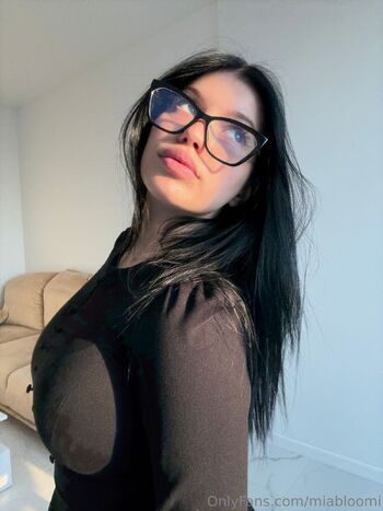 Mia Bloo / miabloomi nude photo #24