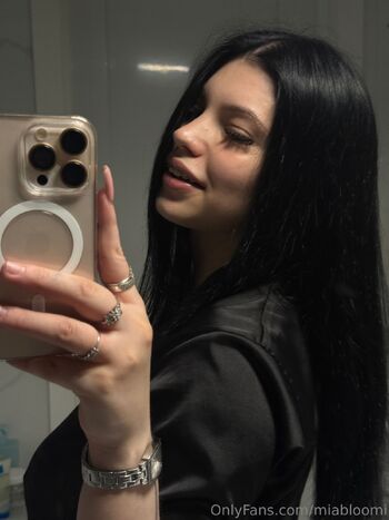 Mia Bloo / miabloomi nude photo #29