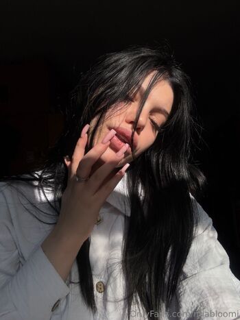 Mia Bloo / miabloomi nude photo #30