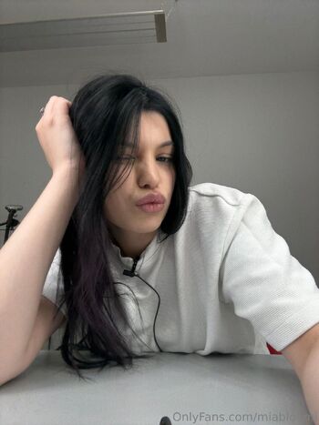 Mia Bloo / miabloomi nude photo #31