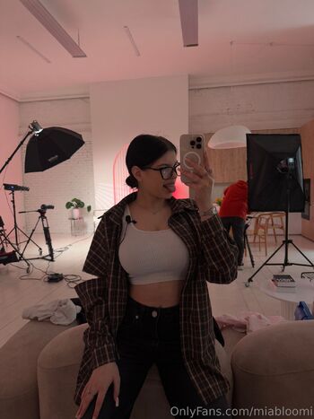 Mia Bloo / miabloomi nude photo #39