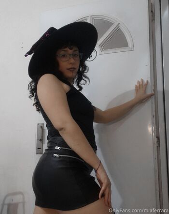 MíaFerrar / miaferrara nude photo #1