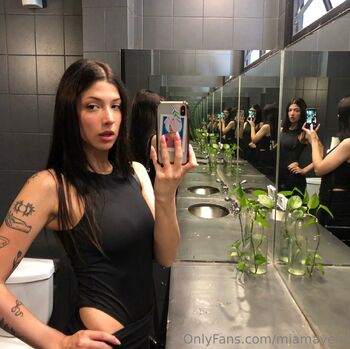 Mi / miamayerx nude photo #1