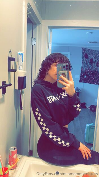 Mia Milker / miamommymilkers nude photo #1