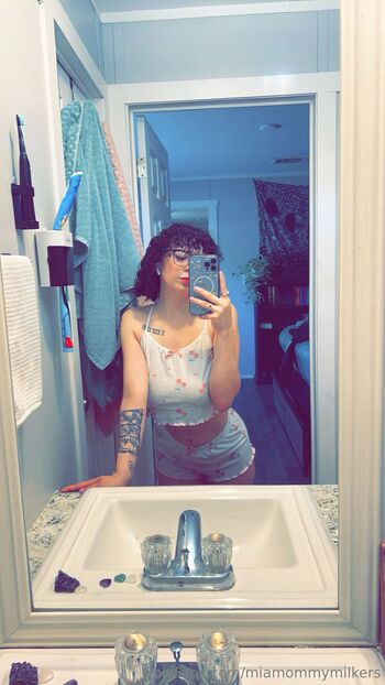 Mia Milker / miamommymilkers nude photo #11