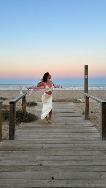 Mia / mianaughtygirl nude photo #1