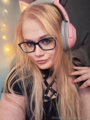 Mia / miareuw nude photo #26