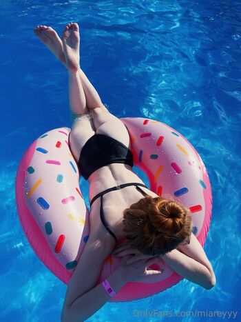 MIa / miareyyy nude photo #11