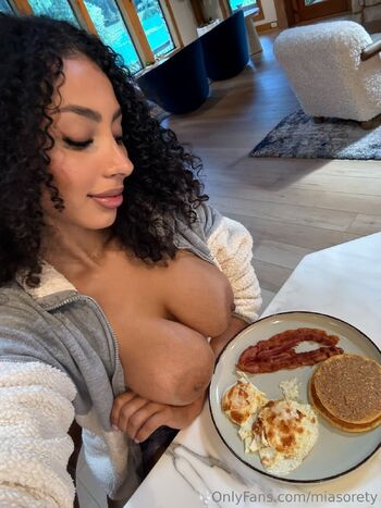 Mia Soret / miasorety nude photo #10