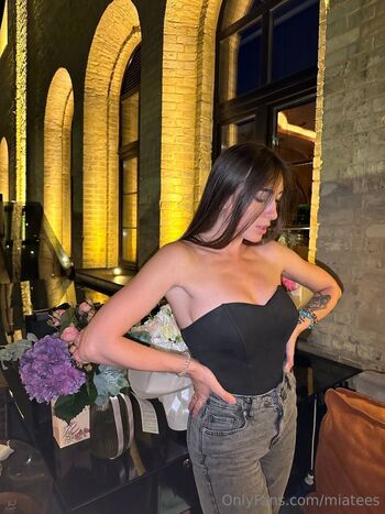 Mia / miatees nude photo #6