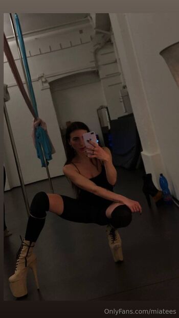Mia / miatees nude photo #9