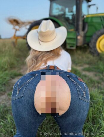 Emma Clair / midwestemmafree nude photo #22