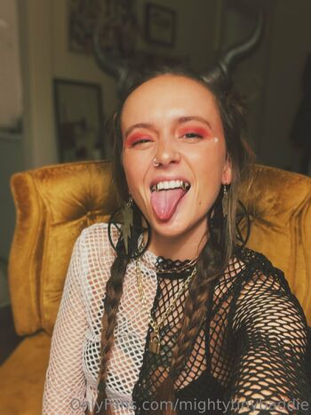 Maddie the Tiny Baddi / mightytinybaddie nude photo #1