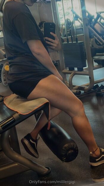 Gig / miillergigi nude photo #1