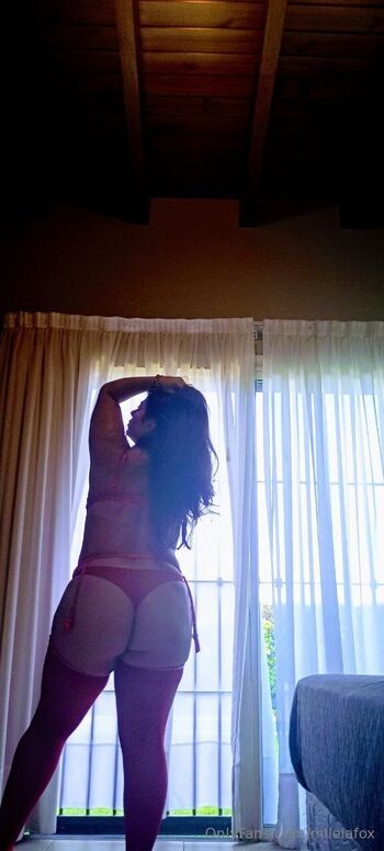 Mileia Fo / mileiafox nude photo #17