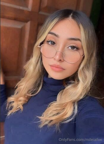 Mileia Fo / mileiafox nude photo #20