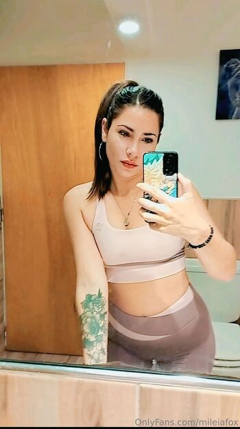 Mileia Fo / mileiafox nude photo #21